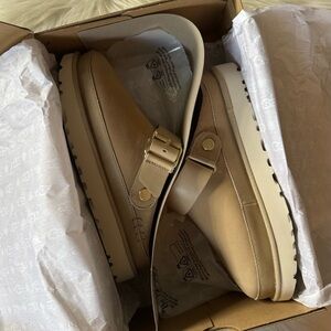 UGG Goldenstar Villa Clog Mustard Seed NIB 9.5 SOLD OUT!